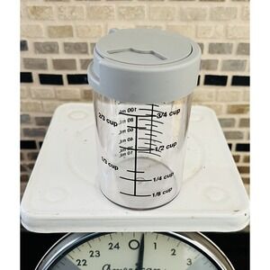 Pampered Chef Grate And Store Cheese Measuring Cup W/Lid Storage Container #1278